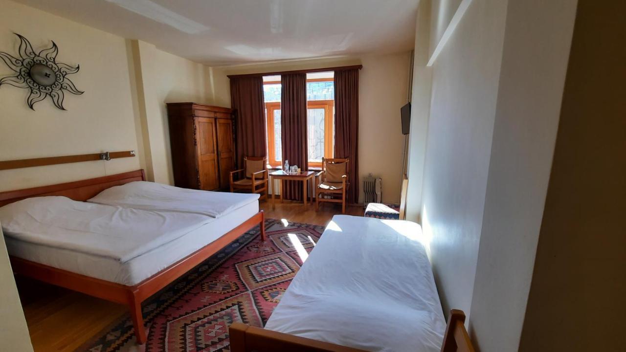 Hotel Mirhav Goris Exterior photo